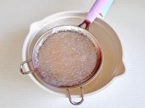 焖好后过冷水，沥干水分。