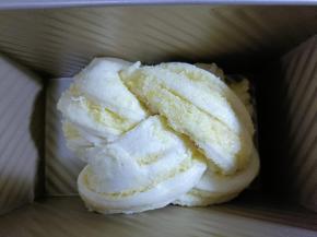 温度35，发酵45分钟左右，里面放一碗温水保湿。发酵至八分满。入预热好的烤箱，上火160，下火180烤42分钟。中途上色满意注意加盖锡纸。