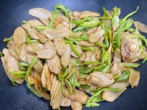 翻炒至断生关火