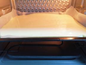 送入预热好的烤箱。 