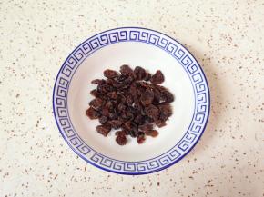 准备好蔓越莓干。 