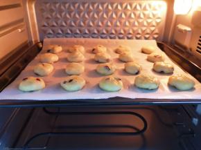 送入预热好的烤箱。 