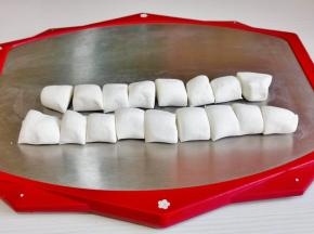 分成等份的小面团。