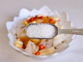 加入白砂糖。