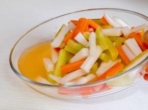 腌制好的莴笋很多水份。