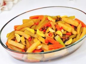 抓拌均匀腌制30分钟更入味。