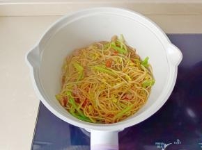 加生抽，盐调味即可出锅！