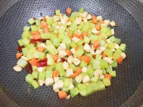 翻炒至入味即可。 