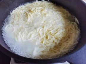 面条煮熟