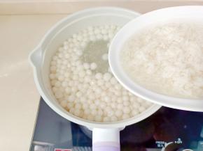 放酒酿、白糖煮两分钟。