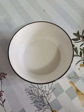 一勺玉米淀粉加入三大勺清水搅拌均匀调成水淀粉备用！