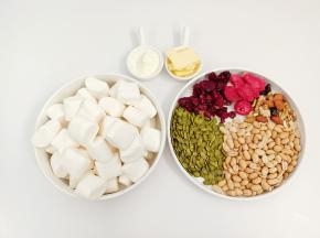 所有食材称重备用。