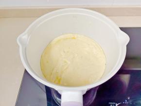 奶粉翻拌均匀后关火。