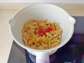 加辣椒酱两勺。