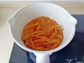 炖汤汁浓稠开大火收汁。