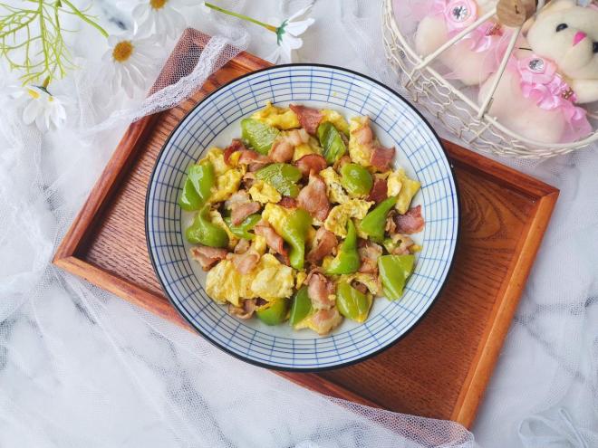 青椒培根炒鸡蛋