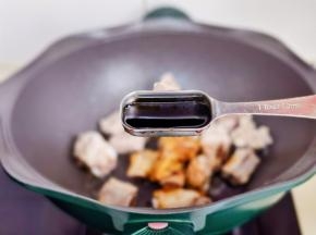 加入生抽，老抽。