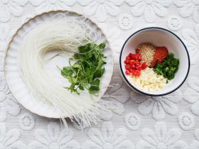 准备好所有食材。