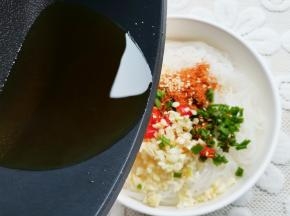 淋上热油，