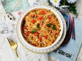 非常好吃的油泼粉丝就做好啦。