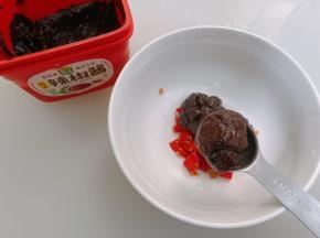 加入六月香辣椒酱
