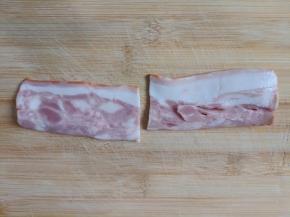 培根一分为二。