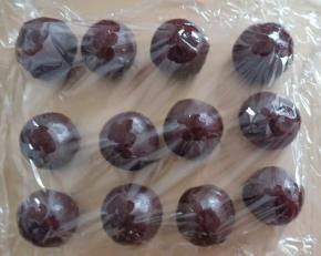 滚圆，手口捏紧，盖保鲜膜备用。