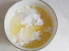 水油皮材料全部混合。