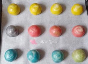 12个依次做好，放入烤盘。