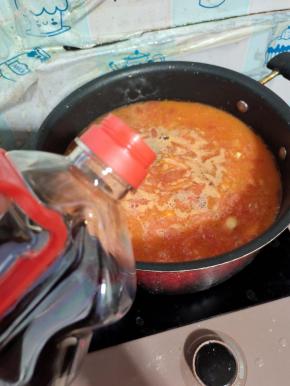 加入两勺生抽调味！