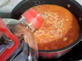 加入两勺生抽调味！