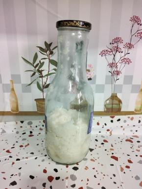 装入无油无水的玻璃瓶中，密封好放入冰箱冷藏保存！（如果想喝酒味儿浓郁一点儿的也可以直接室温放置！我喜欢喝酒味儿淡一点，嫩嫩的甜酒酿，所以每次都放在冰箱冷藏保存！不让它发酵的太快！）