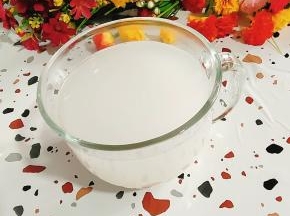 喝的时候取适量的甜酒酿，放入开水冲泡，搅拌均匀即可享用！也可以拿来做蛋花枸杞甜酒酿，特别好喝！