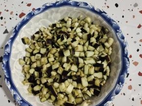 抓拌均匀，腌制10分钟！