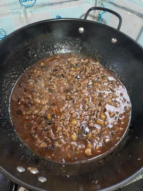 再中小火咕噜两分钟！（记得勤翻动，别糊锅了！）