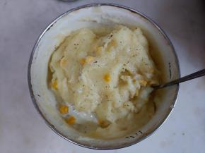 加入牛奶拌匀。