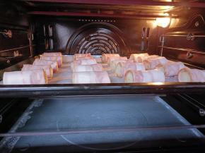 放入预热好的烤箱180度烤15分钟即可。