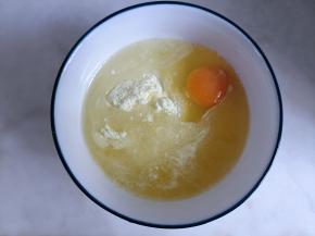 椰蓉酱所有材料放入容器。