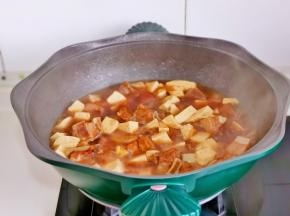 大火收汁至浓稠即可关火。