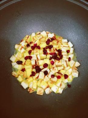 小火煎至蛋液熟透为止