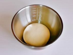 取出揉圆，进行发酵。