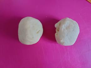 分成9份。盖保鲜膜松弛15分钟。