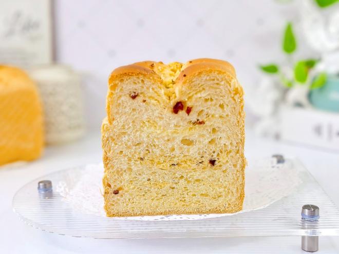 椰蓉蔓越莓奶酥吐司