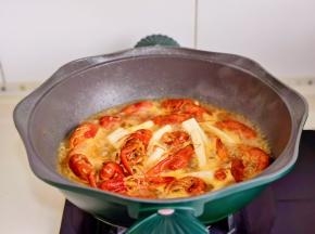 烧开煮8分钟，熬个人加盐调味即可。