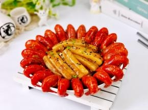 盛出装盘，点缀芝麻，葱花。