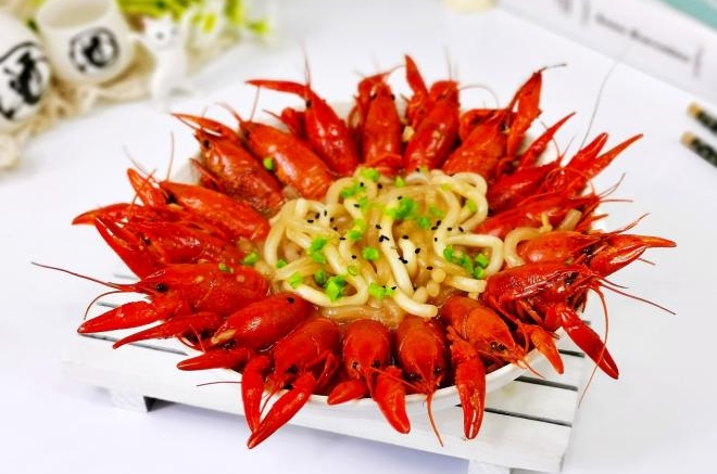 土豆粉焖龙虾
