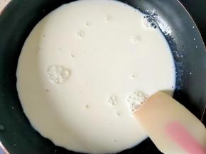 先轻轻搅一搅，搅拌均匀