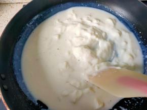 小火加热并不停搅拌，慢慢会变成糊状