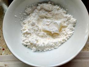 先裹一层玉米淀粉