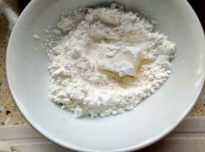 先裹一层玉米淀粉